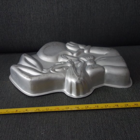 Vintage Bugs Bunny 1989 Warner Bros. Inc. Cake Mold - Picture 6 of 13
